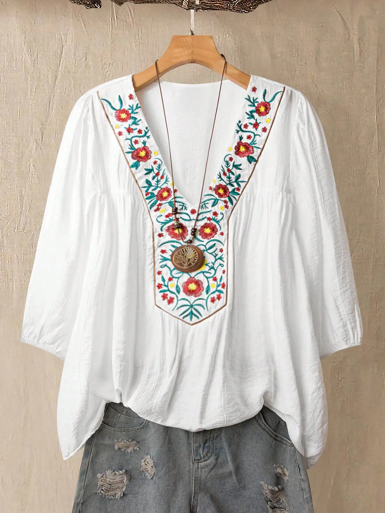 

Женская блузка с цветочной вышивкой, V-образным вырезом, свободного кроя, с коротким рукавом, повседневный топ для отпуска