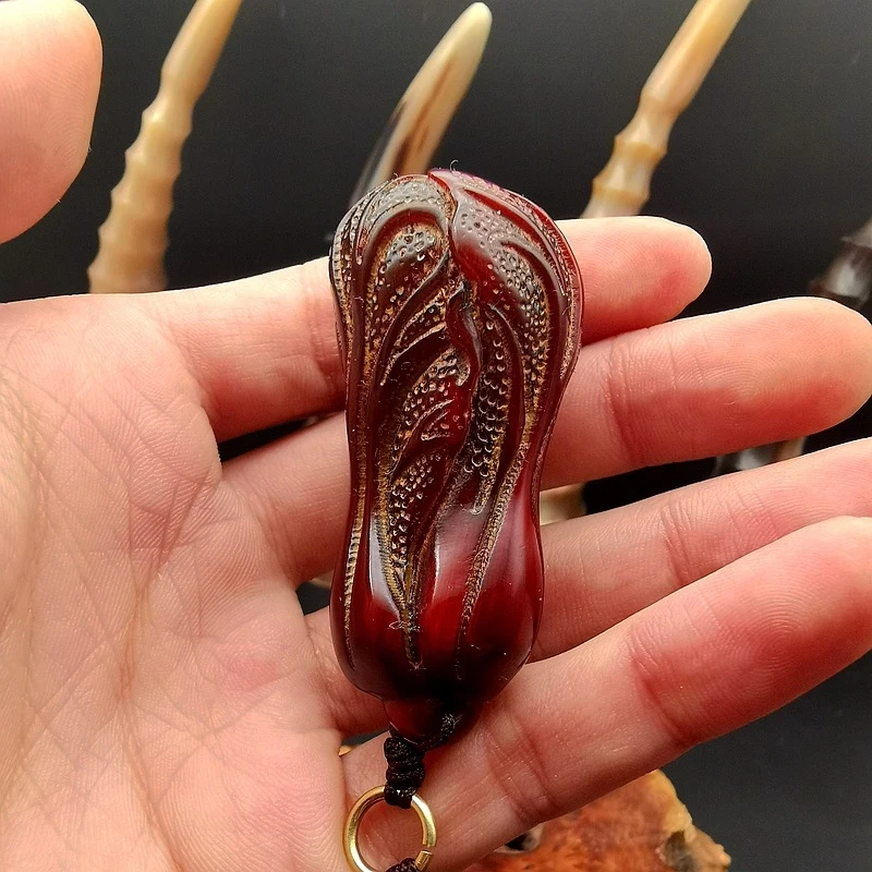 Tibetan- cowhorn cabbage hand-held ornament, solid antique-style horn carving, men's personal accessory