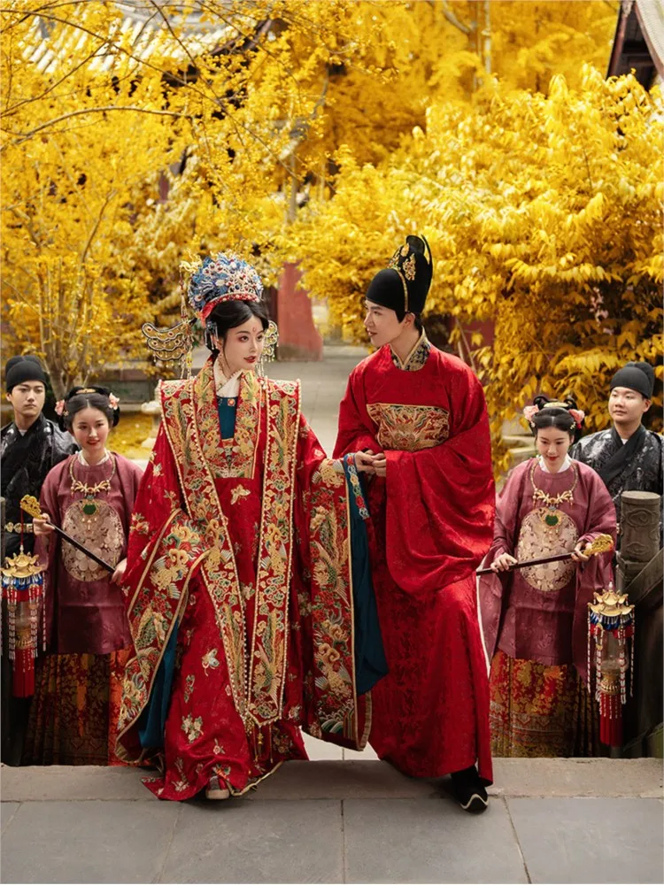 

The wedding dress for women is a Hanfu with gold embroidery long-sleeved shirt long tail and round-neck robe skirt