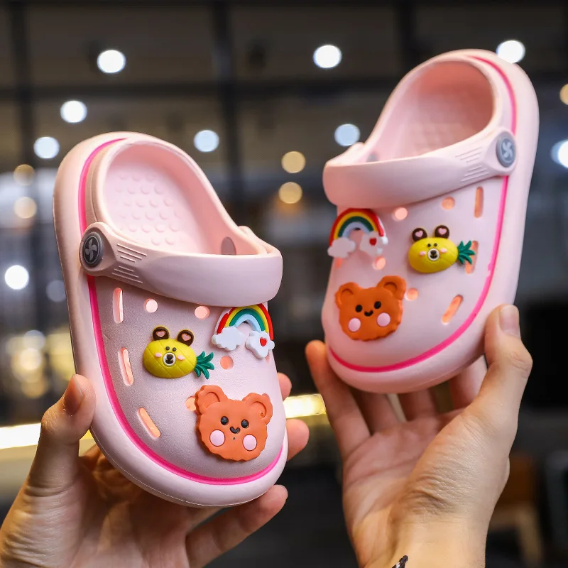 Scarpe per bambini scarpe estive con foro per bambini fuori indossare pantofole antiscivolo per ragazzi ragazze Baotou sandali per bambini in cartone animato estate