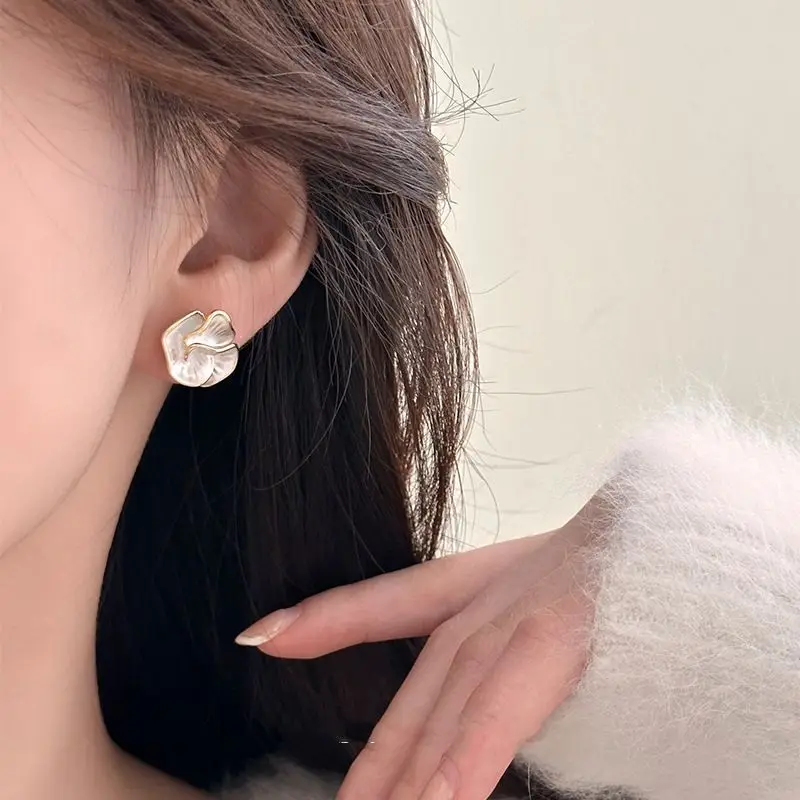 Delicate Camellia Stud Earring For Women Unique Flower Design Ear Stud Temperament White Earrings Daily Jewelry Girls Gift