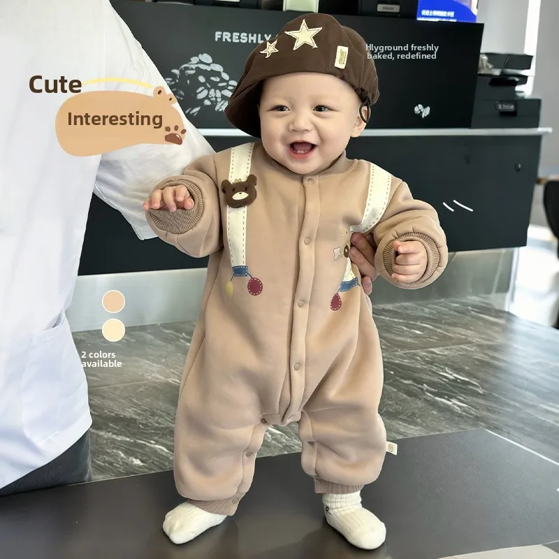 

Детский комбинезон с героями мультфильмов, новинка 2025 года, зимняя детская супер милая маленькая медвежонок с плюшевой одеждой для ползания для новорожденных, одежда на выход