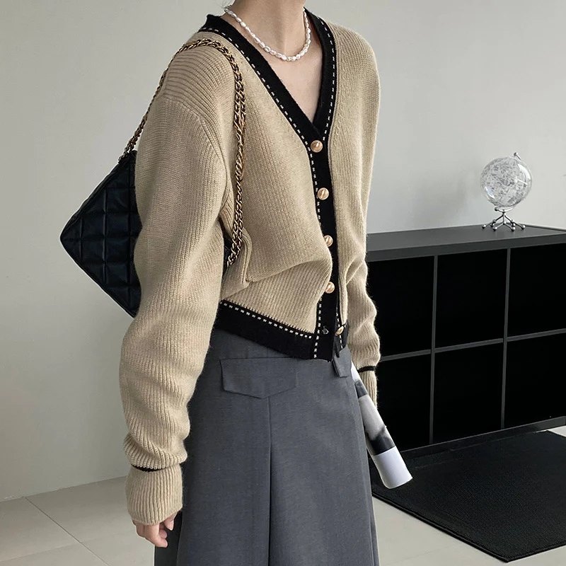 2025 Light Luxury Patchwork Design V-Neck Cardigan Women Golden Single Breasted Sweater Jacket Korean Office Lady Cardigans Coat