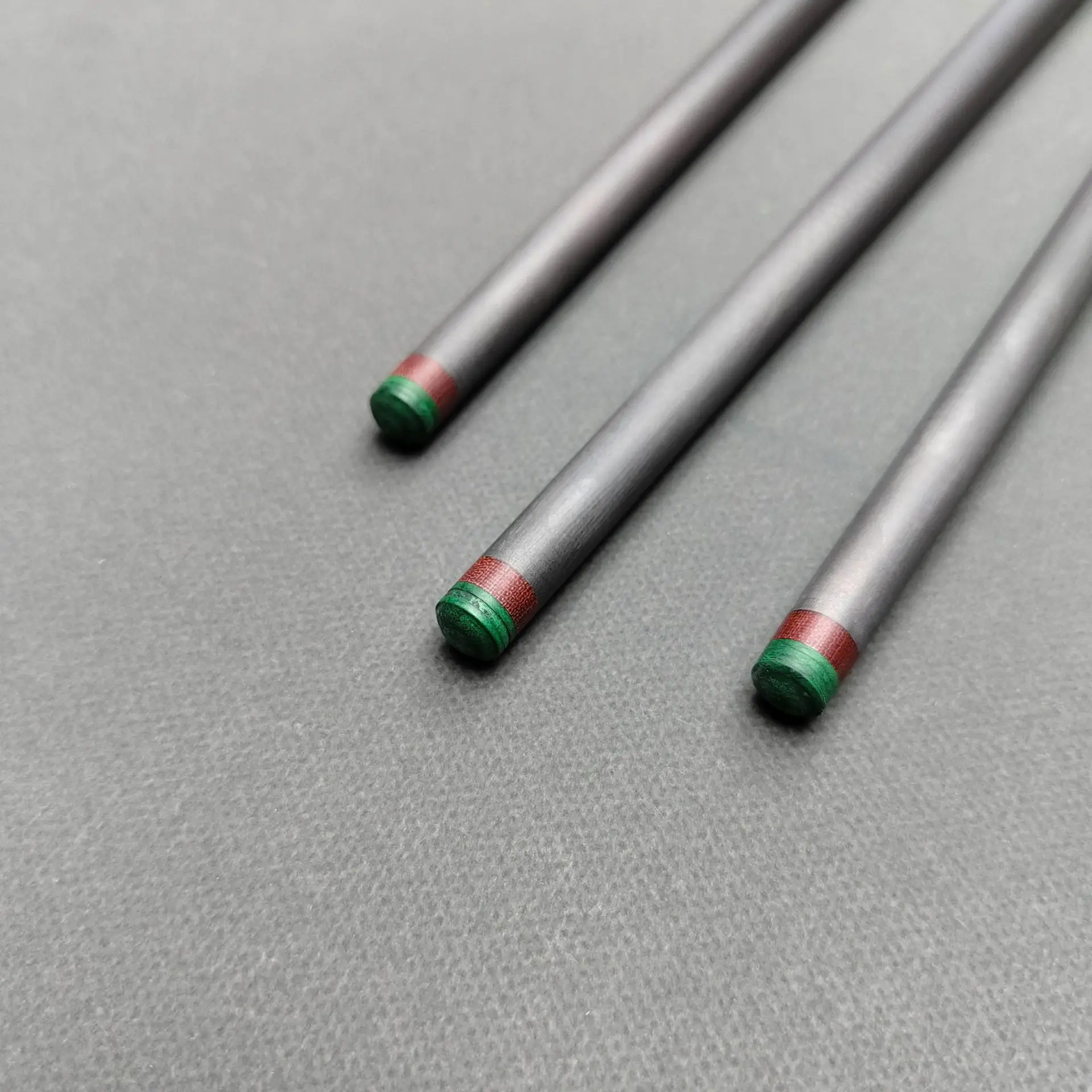 

2025High-Tech American-Style Carbon Fiber Pool Cue - Small Tip Nine-Ball Cue (Single Structure)