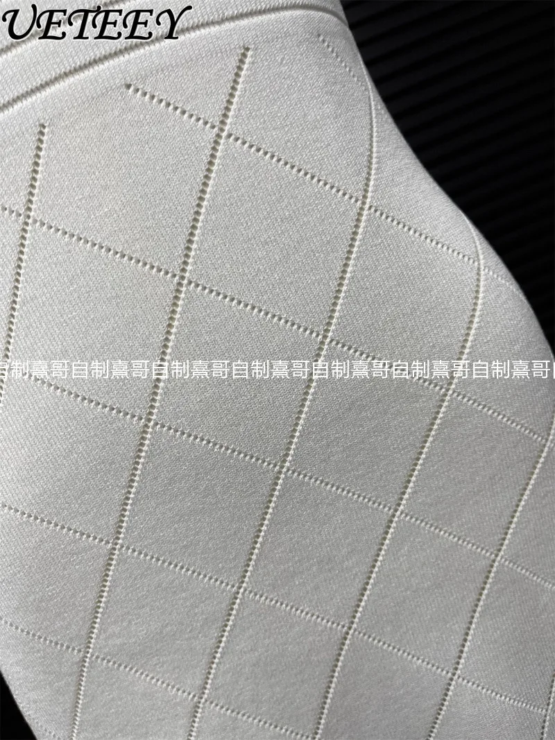 فستان أنيق على الطراز الفرنسي بدون أكمام مفرغ للنساء فساتين قصيرة ضيقة فاخرة ومثيرة بقصة ضيقة