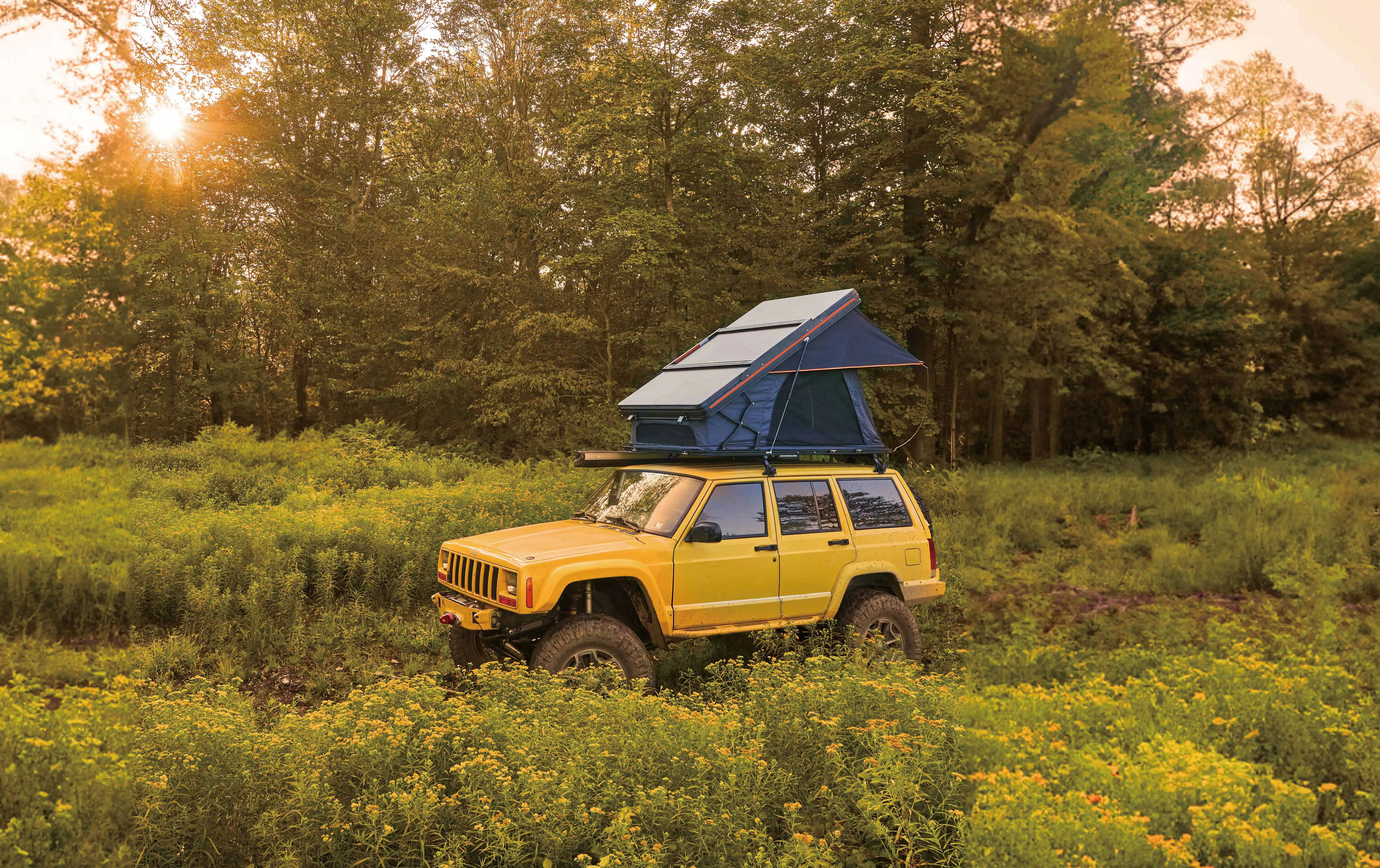 2026 New Flag Camping Equipment Outdoor Hiking Camp Adventure Rooftop Tent Hardshell 5-Person Truck