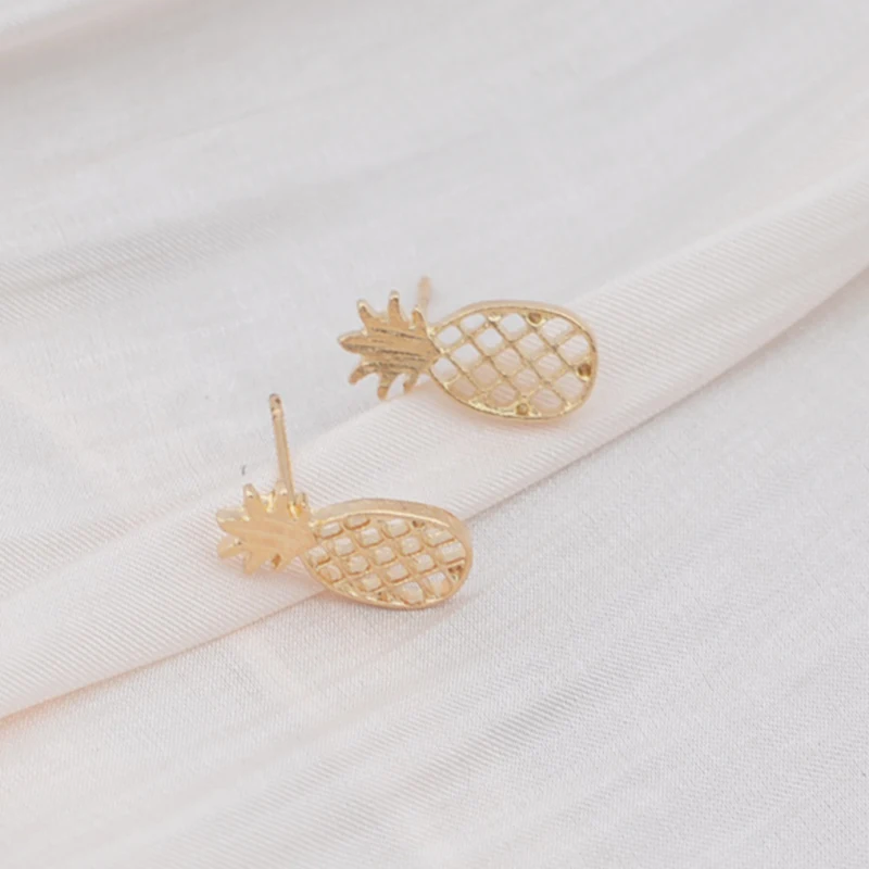 Trend Simple Hollow Drawn Pineapple Fruit Stud Earrings for Women Gold Color Geometry Jewelry Accessory Wholesale Girl Gift