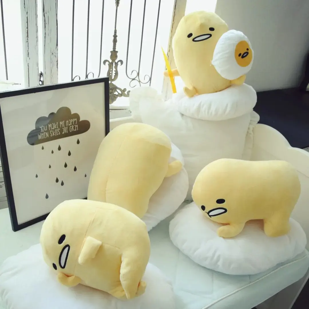 Brinquedo de pelúcia bonito Gudetama, peluches macios recheados, boneca do abraço, travesseiro de dormir, decoração do sofá, presentes de aniversário