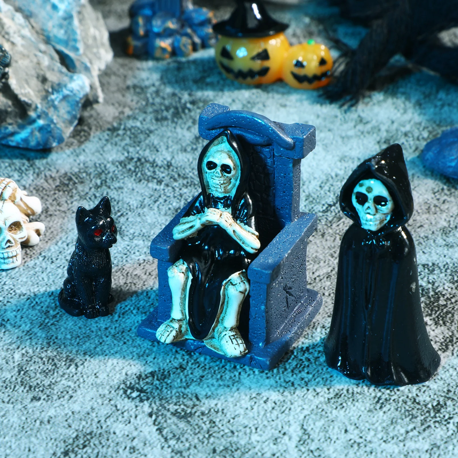 

21 pcs Halloween Decoration Set: Miniature Skull Heads Resin Ornaments For Home Party Decor Micro Landscape Scene Spooky