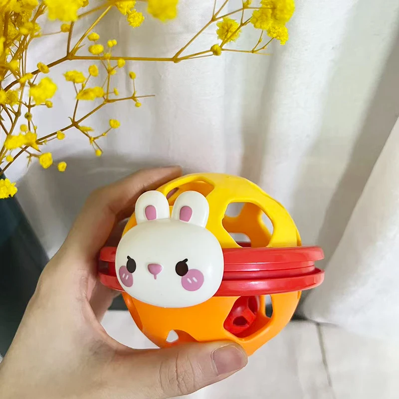 ลูกบอลซิลิโคนนุ่มสำหรับเด็ก เสียงกรอบกรอบดึงดูดทารก วัสดุที่ปลอดภัยสำหรับการเคี้ยว ของขวัญวันเกิดสำหรับพ่อแม่และลูก