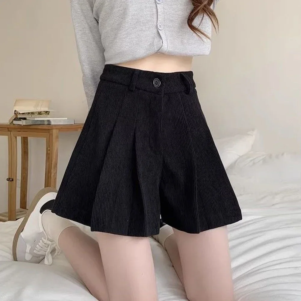 شورت نسائي مطوي ملابس سروال قصير غير رسمية نمط بلون مناسب للربيع والخريف حالة جديدة تمامًا