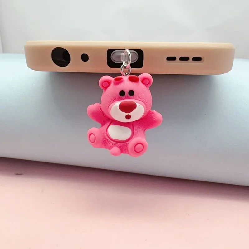 MINISO Lotso Telefon Staubstecker Geeignet für iPhone für Samsung Typ-C Schnittstelle Telefon Dekoration Aufhänger Telefonzubehör