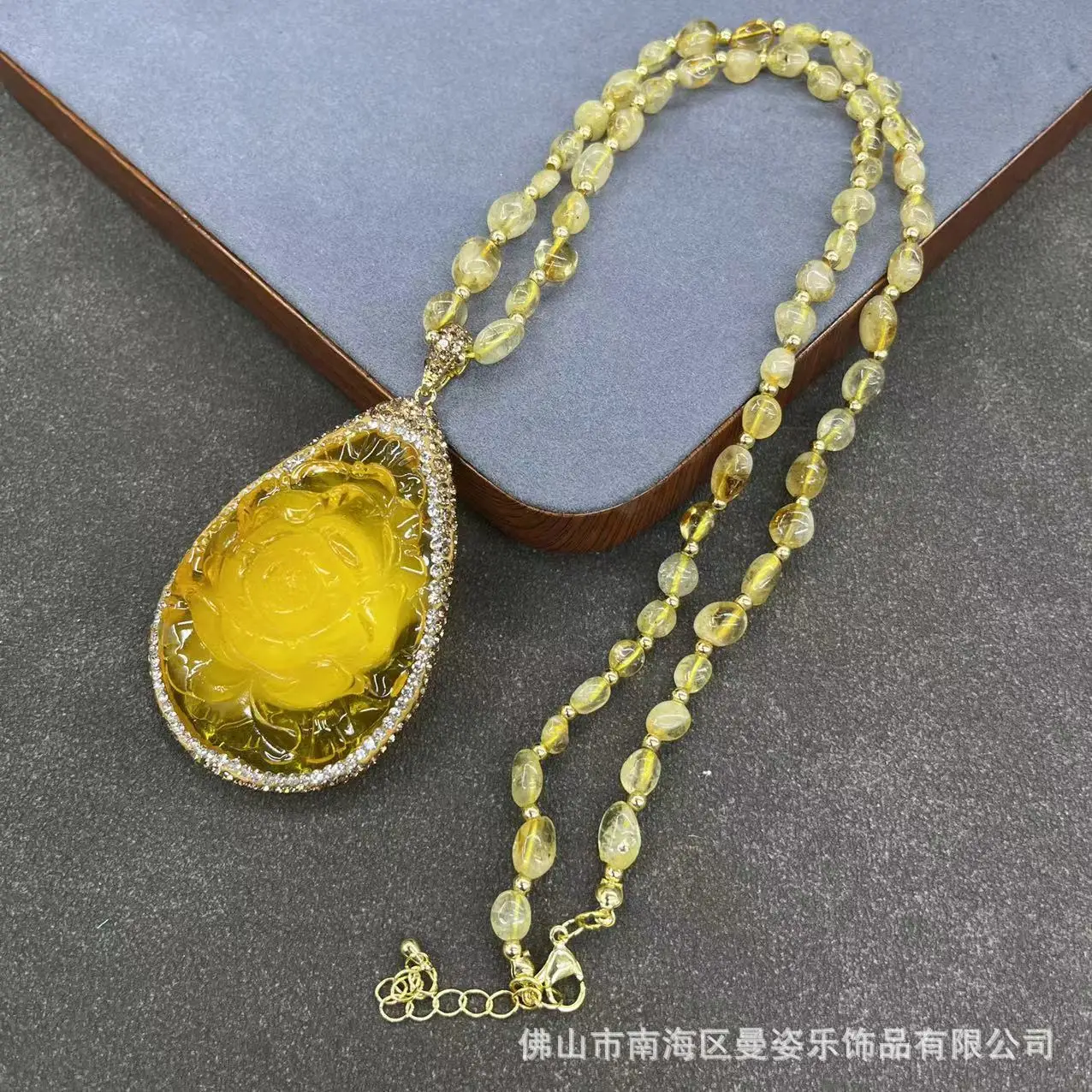 New second-generation beeswax hand-carved peony necklace design retro Czech diamond sweater chain manufacturer supply approval