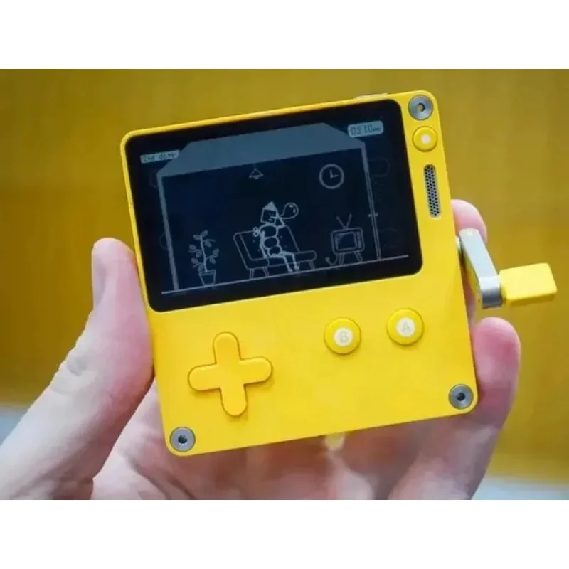 NEW 2.7-Inch  Retro Mini Hand-Cranked Creative New  Version Handheld Game Console with Games