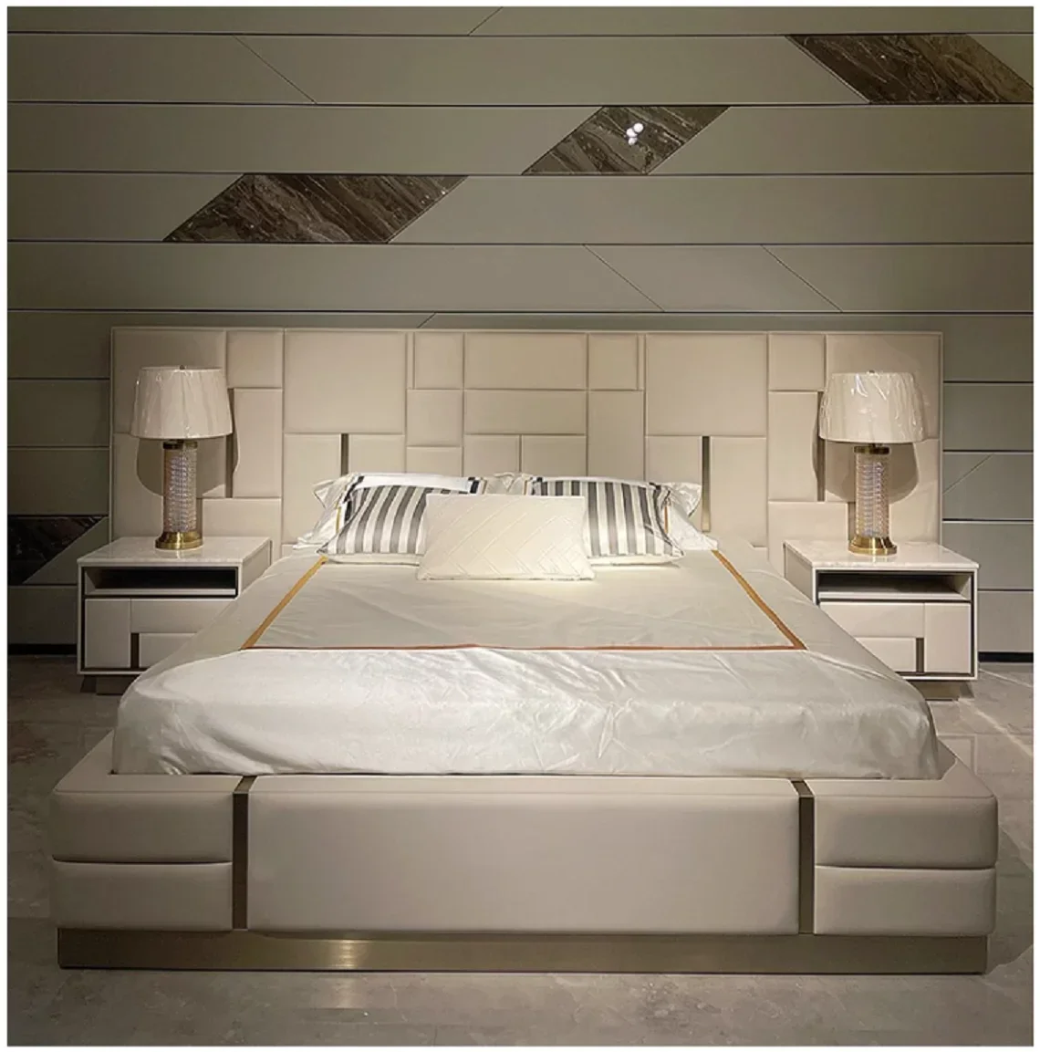 Italian light luxury leather bed simple modern light luxury main bed villa Hong Kong high-end luxury double bed