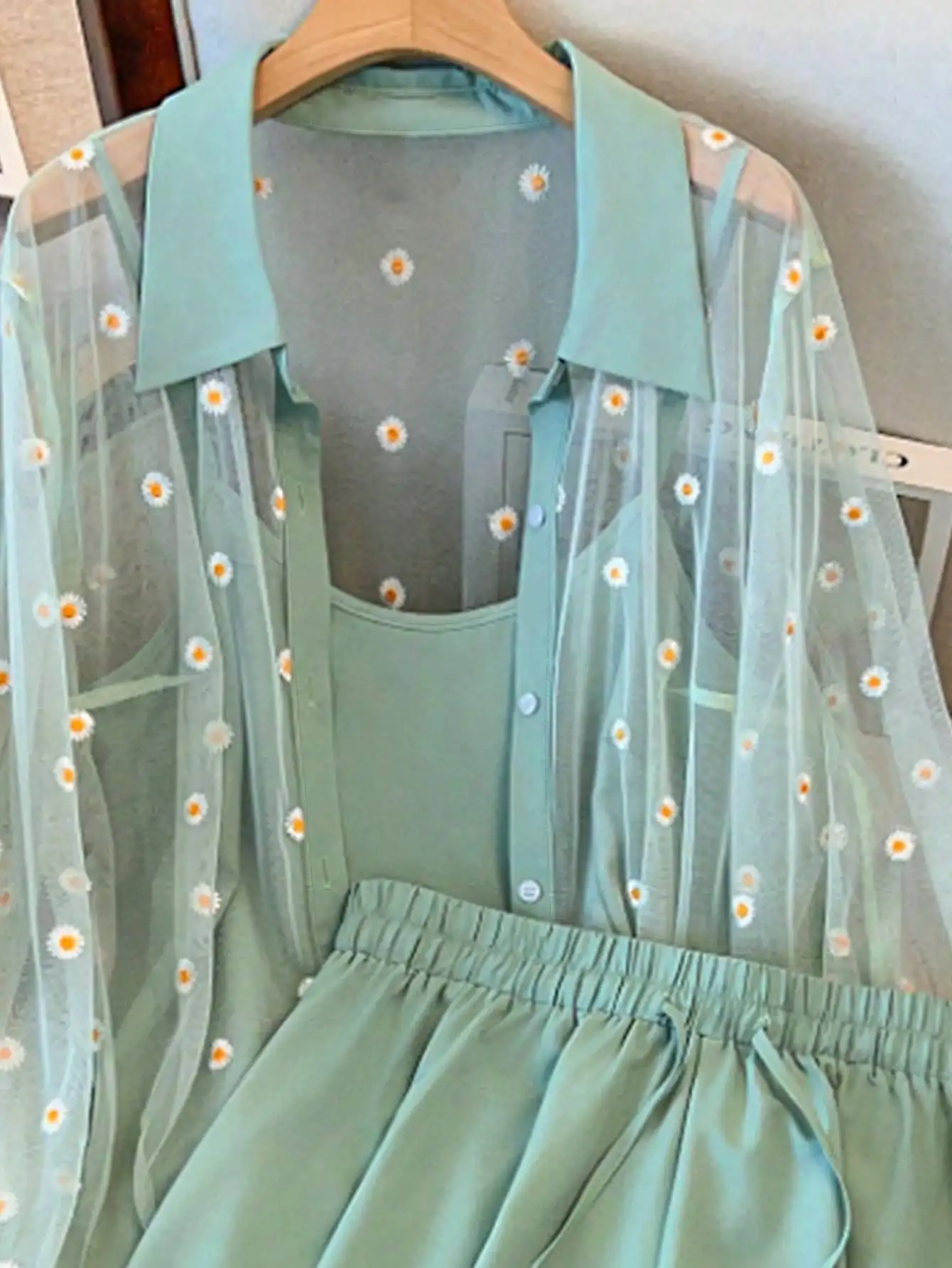 데이지 프린트 메쉬 오버레이 3피스 세트: 여성용 루즈 셔츠, 캐미솔 & 반바지, 봄 여름 캐주얼 의상