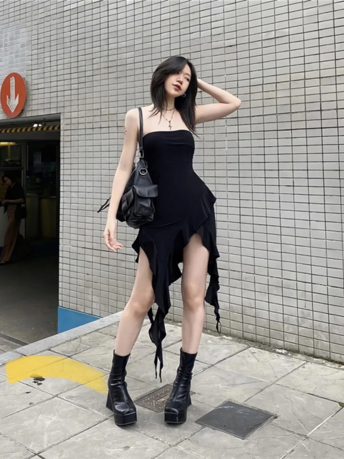 تنورة مثيرة بتصميم شارع العليا غير منتظمة للتنحيف والصدر Dr للسيدات ملابس الشارع عالية الخصر Svel Summ...