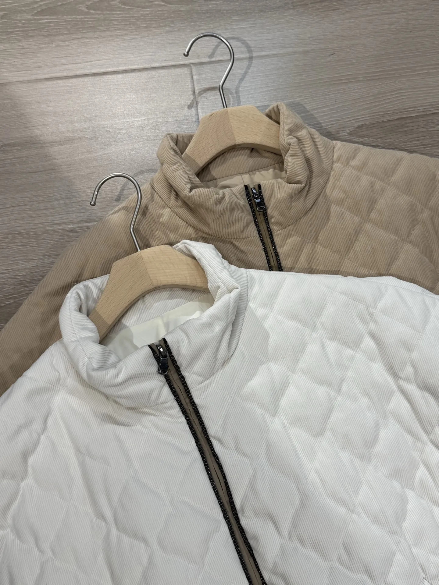 

Autumn And Winter New High-Quality Fashion Commuting Leisure Corduroy Diamond Fighting White Goose Down Canopy Jacket For Women