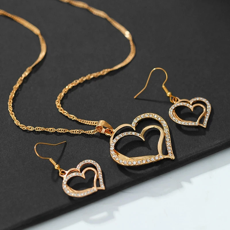 Set da 3 pezzi Set di gioielli a forma di cuore di orecchini Collana con ciondolo per donna Set di gioielli a doppio cuore con strass di moda squisita