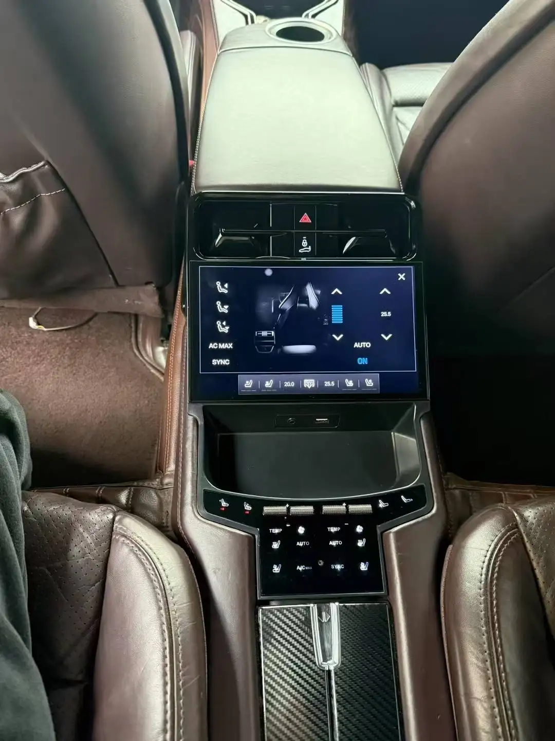 نظام أندرويد الذكي المدمج في جهاز إرسال GPS FM CarPlay لوحة القيادة المثبتة على تكييف الهواء الخلفي وشاشة مقسمة للتحكم في تكييف الهواء