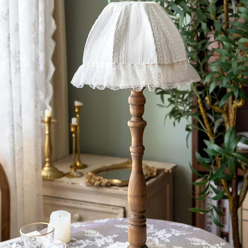Modern Light Luxury LED Table Lamp American Bedside Lamp Retro Lace Lamp For Bedroom Cabinet Lighting