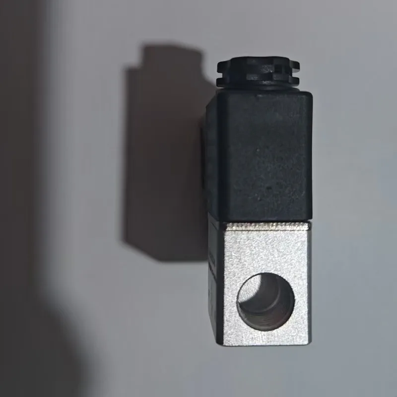 2V025-06 2V025-08 عادة مغلقة الهواء المياه النفط الملف اللولبي صمام لفائف Led 2 ميناء 2 طرق 220 فولت 12 فولت 24 فولت الهواء المغناطيسي صمام هوائي