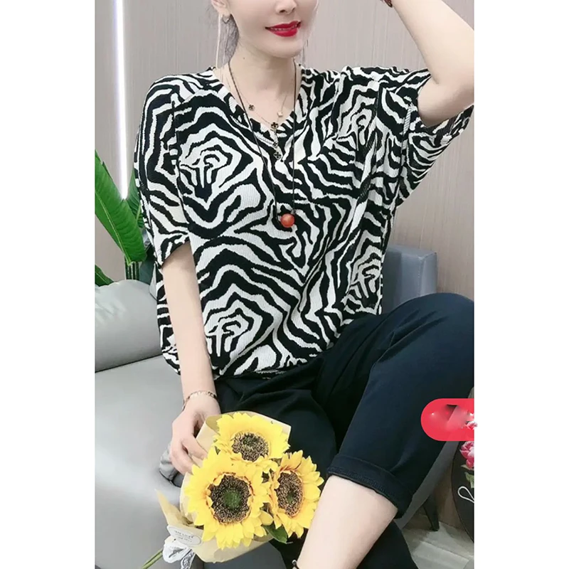 Vintage Printed V-Neck Leopard Batwing Sleeve Blouses Women\'s Clothing 2024 Summer New Loose All-match Tops Office Lady Shirts