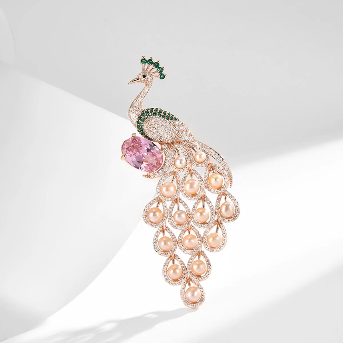 Luxury Peacock Pearl Feather Brooch Temperament New Fashion Pin Retro Elegant Clothing Corsage