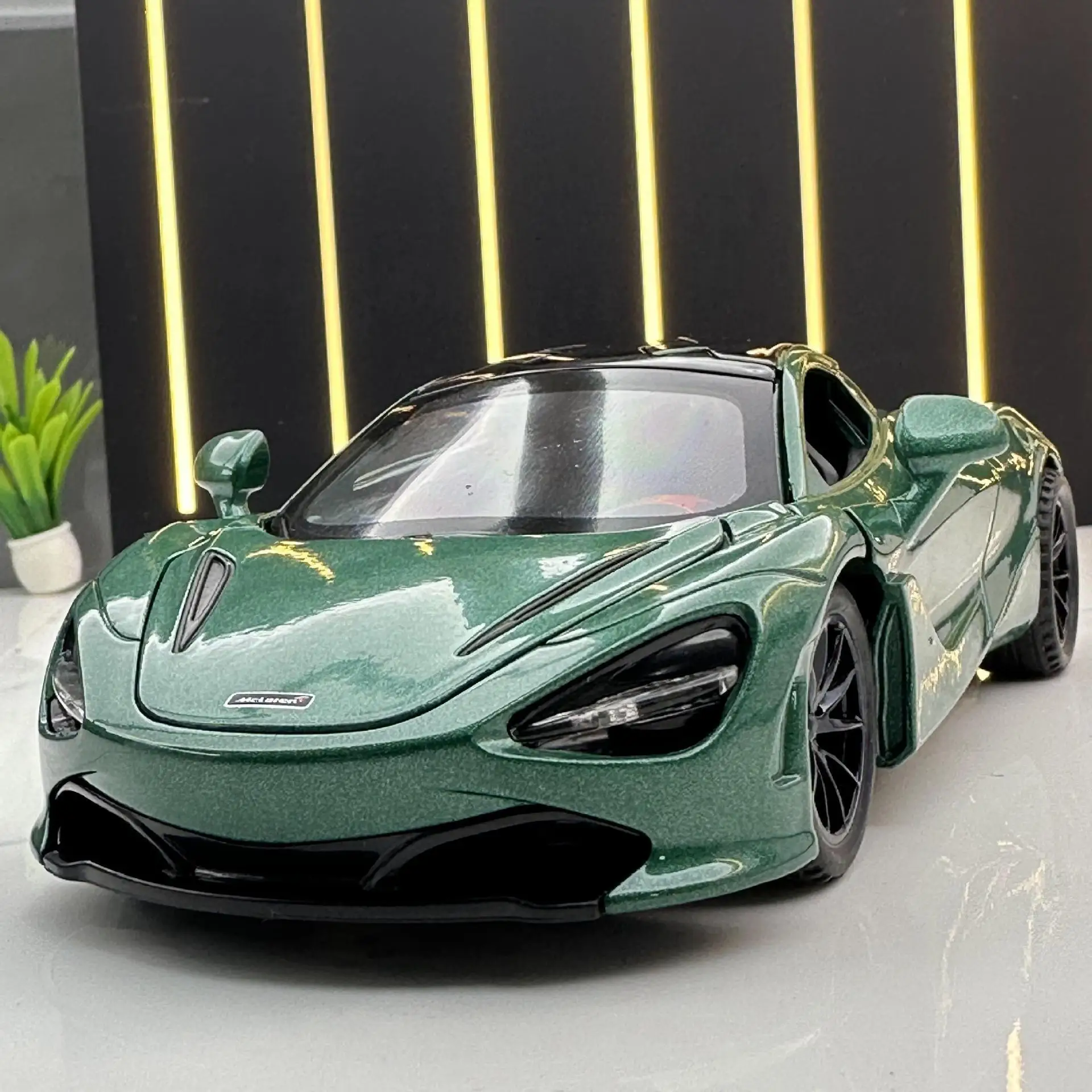 

Модель автомобиля McLaren 720S из сплава, масштаб 1:32, со звуком и светом, с функцией отскока – высококачественная коллекционная модель для подарка