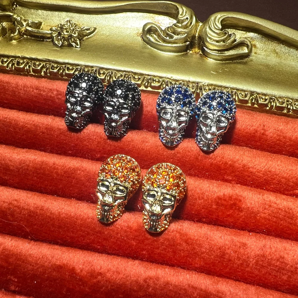 European and American dense zircon skull small stud earrings, heavy industry light luxury high-end sense cross-border hot-sellin