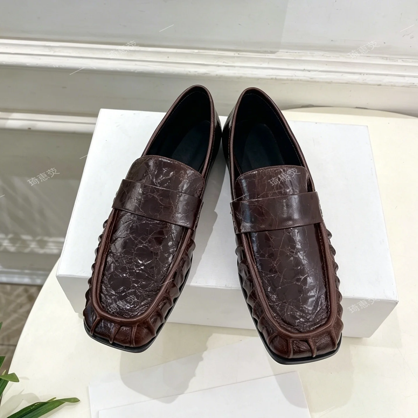 Sophisticated  Vintage-Chic Versatile Loafes Sniche British-Style Slip-On low-Heeled Square-Toe Shallow Sapato Feminino