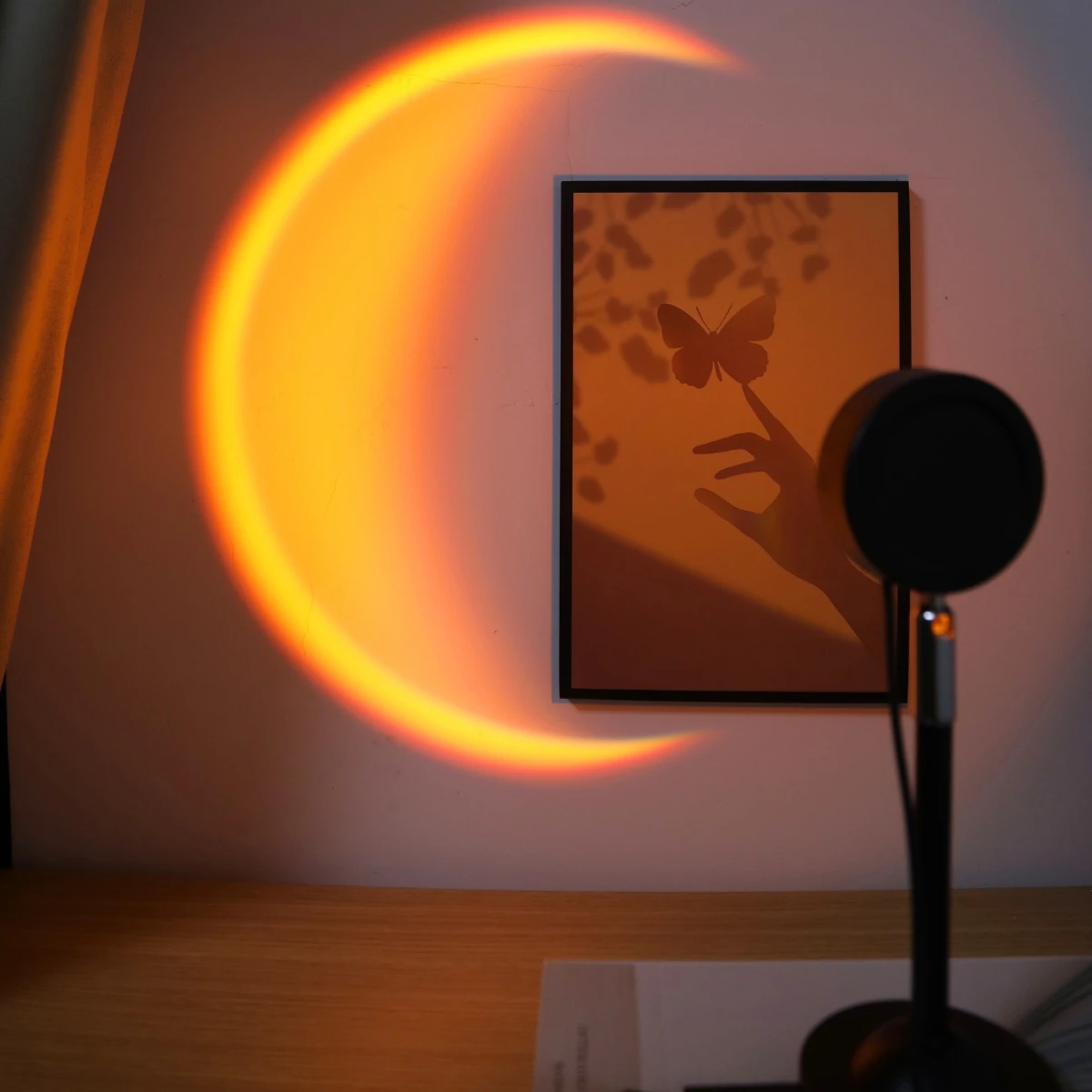 

LED moon projection light night light, USB 180 degree rotation suitable for photography, parties, home decor, and decoration.