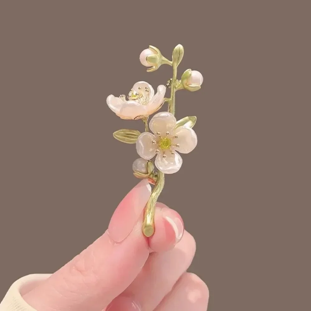 Vintage Temperament Green Jasmine Brooch for Women Crystal Flower Buckle Brooch Dress Clothes Suit Scarf Clip Jewelry Gift