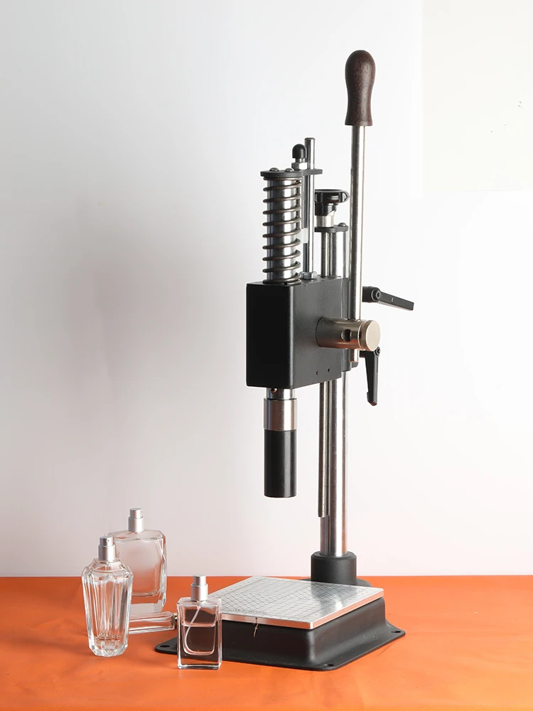 Manual capper hand capping machine perfume bottle spray head center sleeve bayonet machine center ring machine