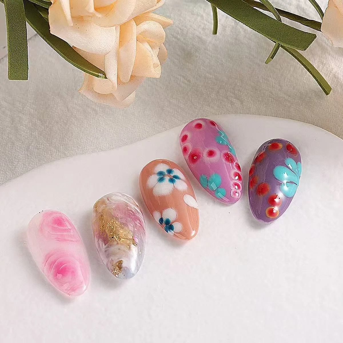 15mlネイルブルーミングジェル、花が咲き、汚れ効果のある機能性ジェル、塗りやすい、ネイルアートデザインに適しています。