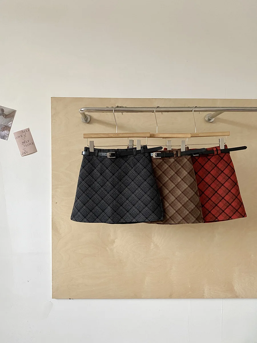 2025 autumn new versatile high waist slimming woolen skirt for women's autumn and winter fashion A-line hip hugging short skirt