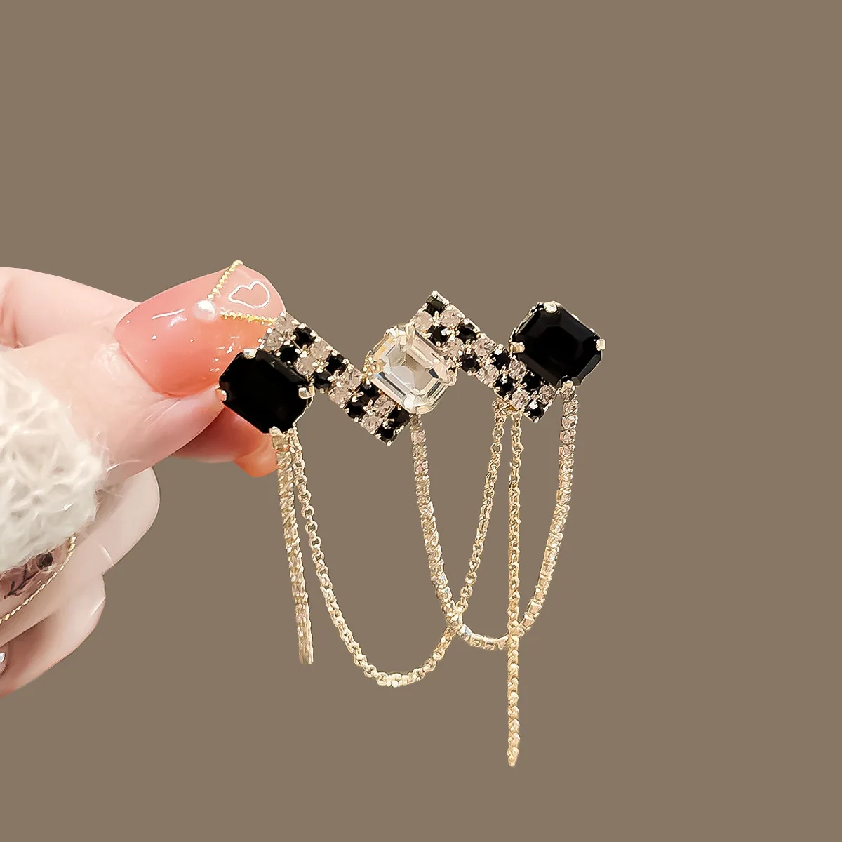 

2PC Xiaoxiangfeng fringed brooch, advanced sense, simple temperament, corsage design sense, pin, high-end coat, suit accessories
