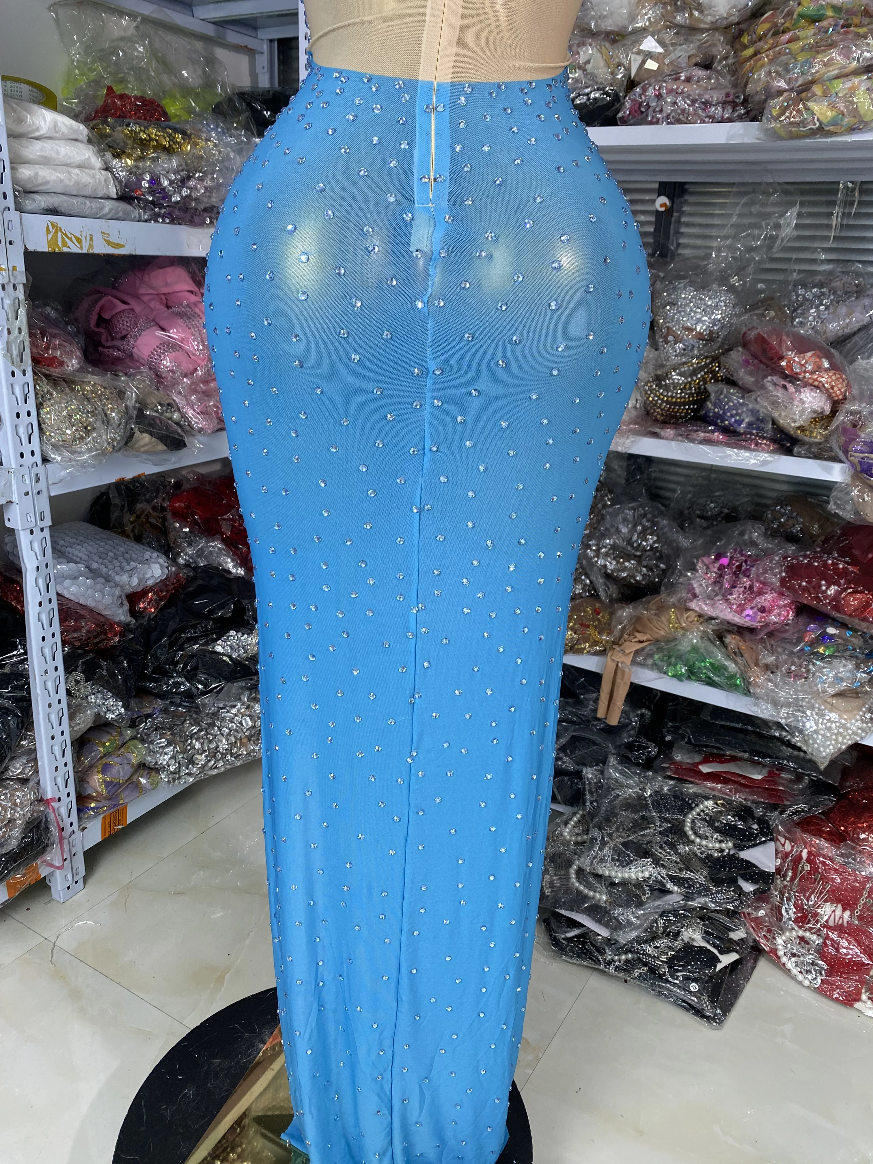 女性の高級ブルーシースルーラインストーンメッシュドレスセクシーな誕生日滑走路セレブイブニングパーティーウエディングドレス歌手のステージ衣装