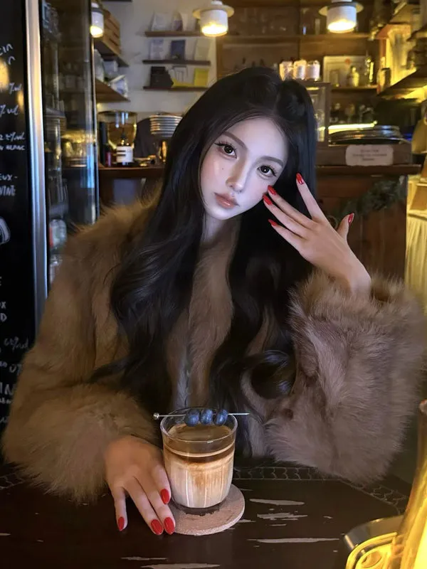 

Eco-Friendly Fur Coat Retro High-End Look Beautiful Inteated Skin And Fur Outerwear for Women Warm Color Korean S...
