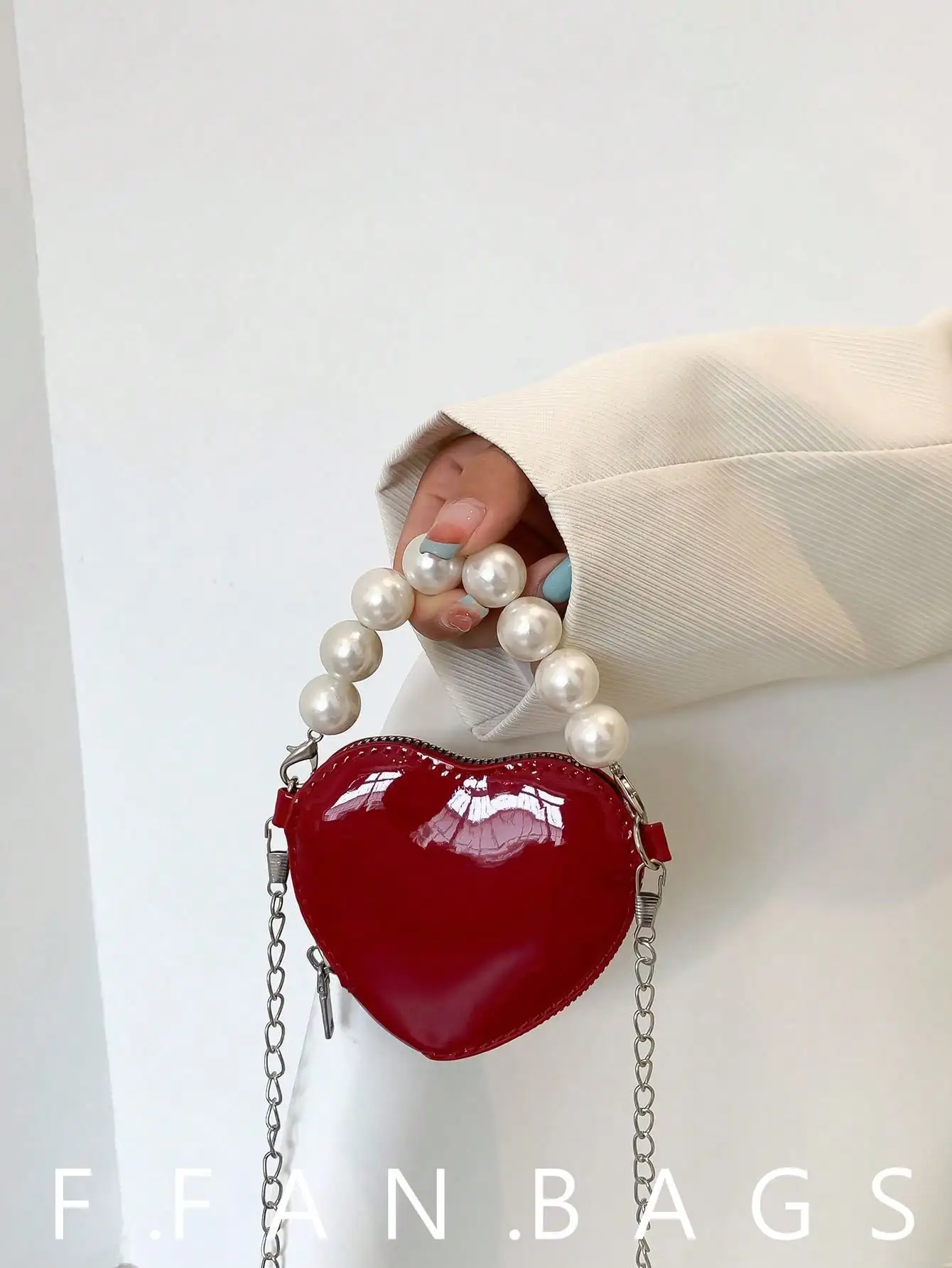 Niche Design Mini Heart-Shaped Bag, Fashion Personalized Pearl Chain Shoulder Bag For Women