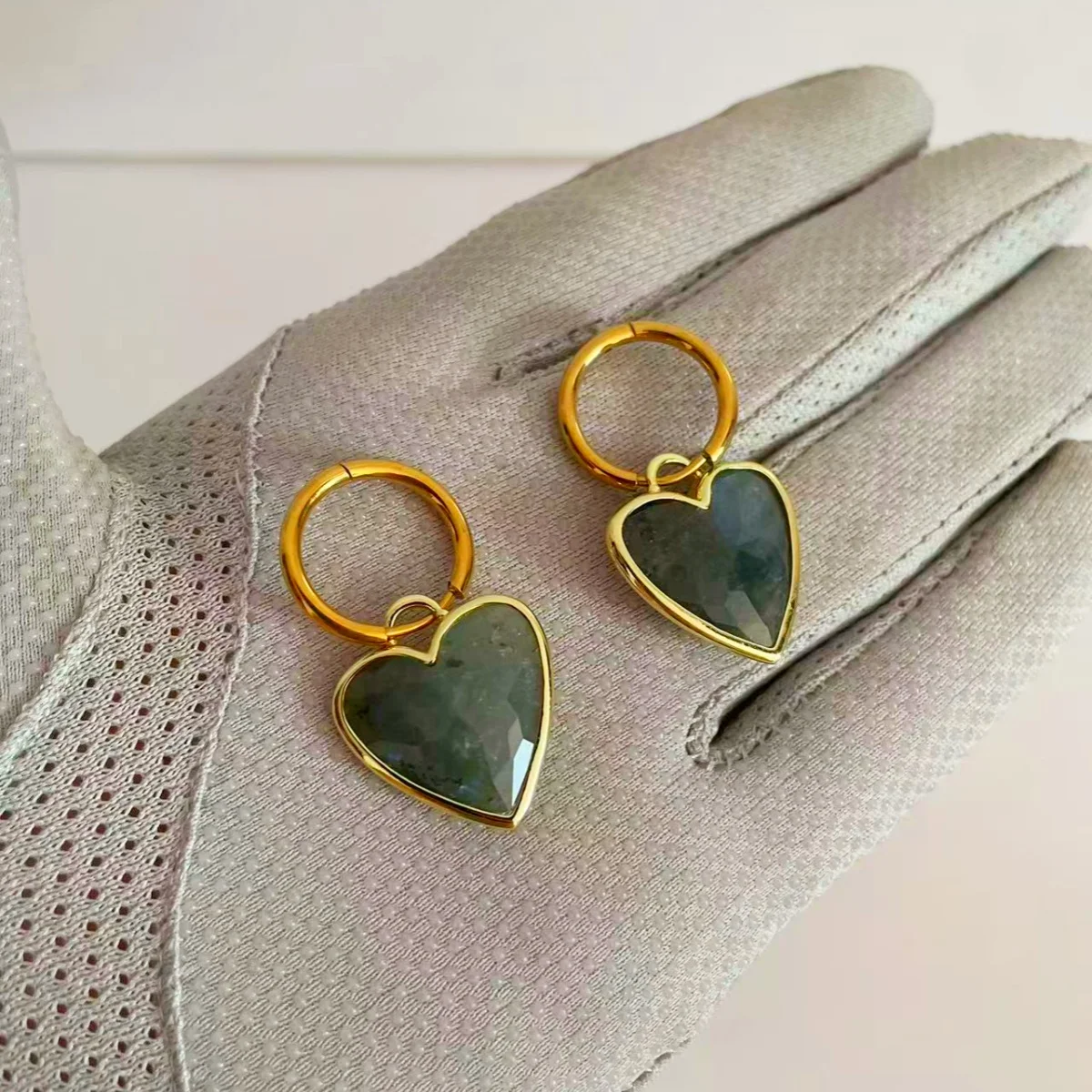 

MITTO FASHION JEWELRIES AND HIGH-END ACCESSORIES HANDMADE HEART SHAPED NATURAL STONE PENDANT EARRINGS FOR WOMEN
