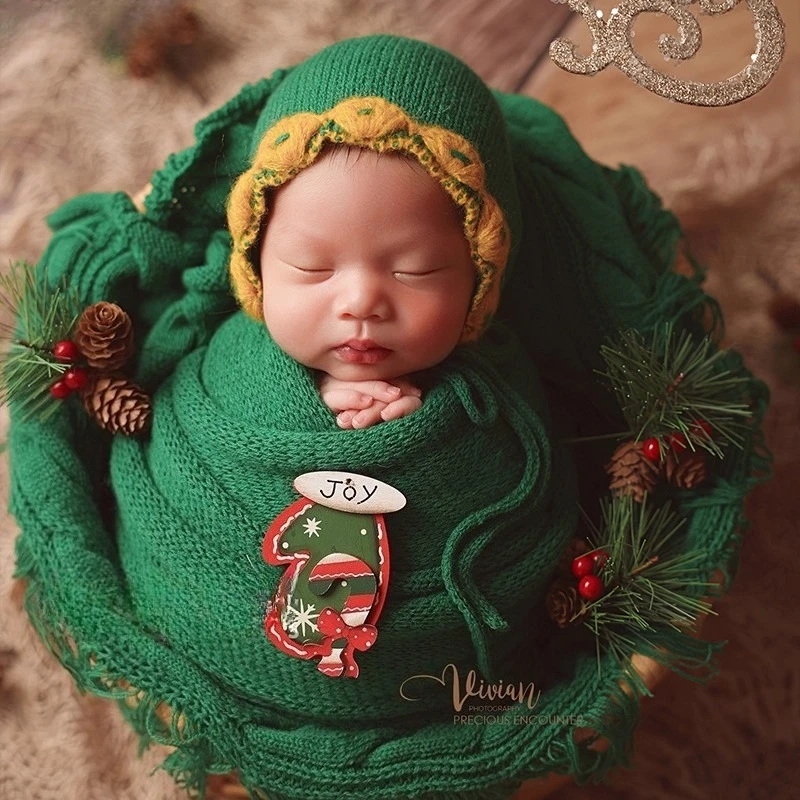 Newborn Photography Props Christmas Theme Set Green Knitted Wrap with Hat Posing Basket Backdrop X'mas Decor for Baby Photoshoot