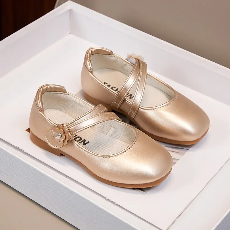 الأطفال الأبيض الأميرة الرقص لينة سوليد أحذية فتاة الربيع الصيف أحذية من الجلد النسخة الكورية تظهر زهرة منصة بلون