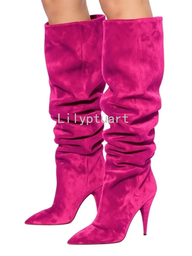 Blauwe suède slouchy kniehoge laarzen voor dames, met spitse neus en stilettohak, geschikt voor feestjes en avonden in de club.