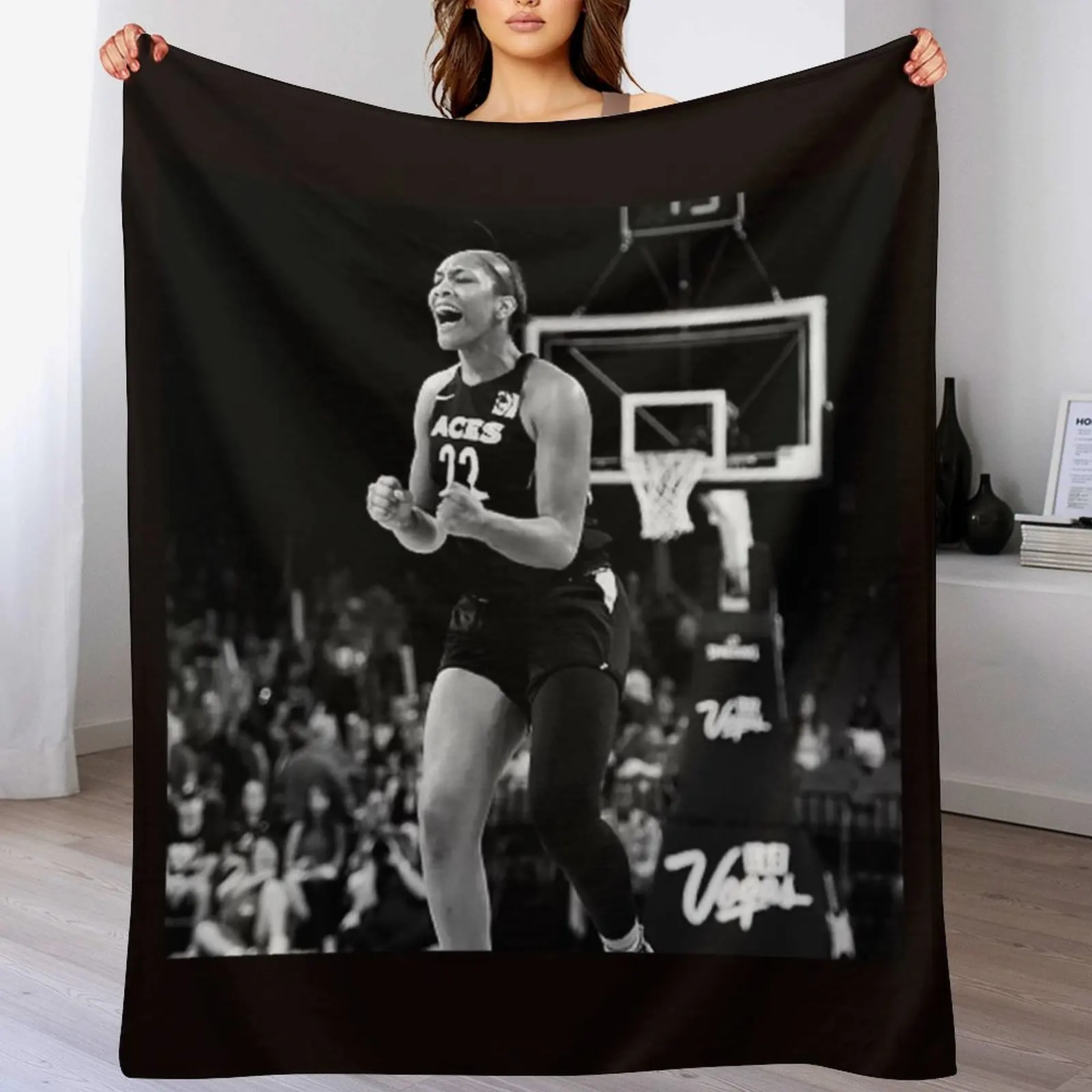 

A'ja Wilson - Black / White Throw Blanket Bed covers manga Large Blankets