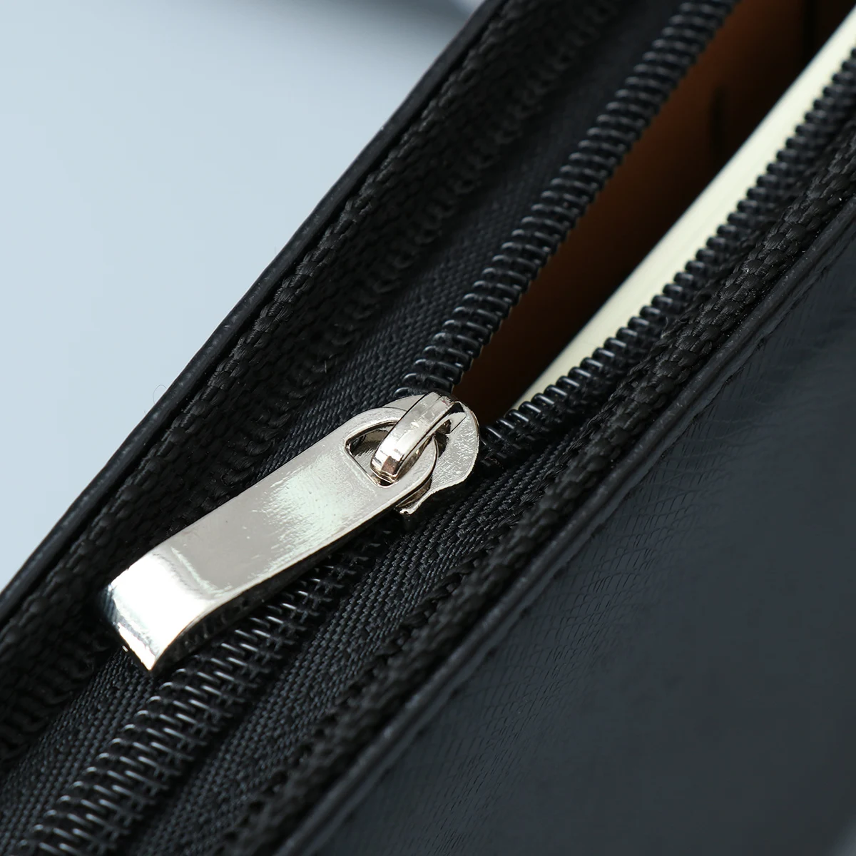 

A5 Zipper Closure Notebook with Built-in Calculator PU Portfolio 4 Card Pockets File Compartment Pen Loop for Men Women