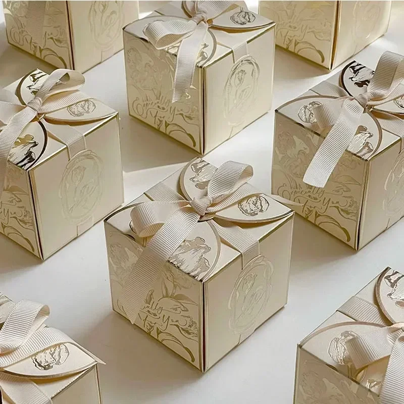 

50pcs/Lot Light Luxury Exquisite Tulip Hot Gold Ribbon Carton Wedding Candy Chocolate Creative Square Companion New Gift Box