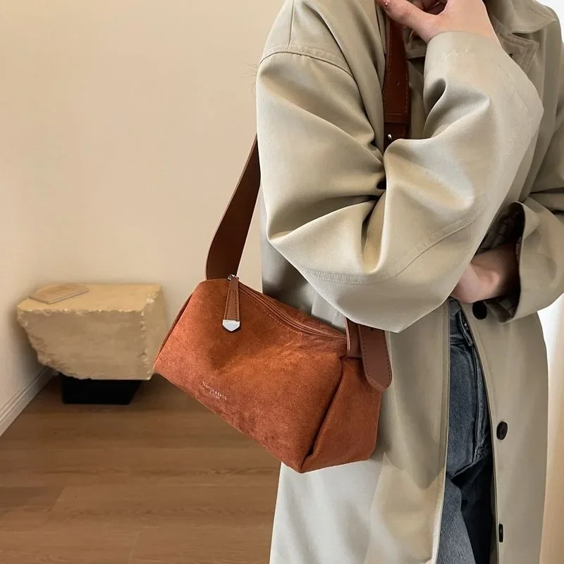 High Appearance Level Suede Bag Autumn and Winter New Style Simple Fashion Crossbody Bag Vintage Niche One-shoulder Commuter Bag