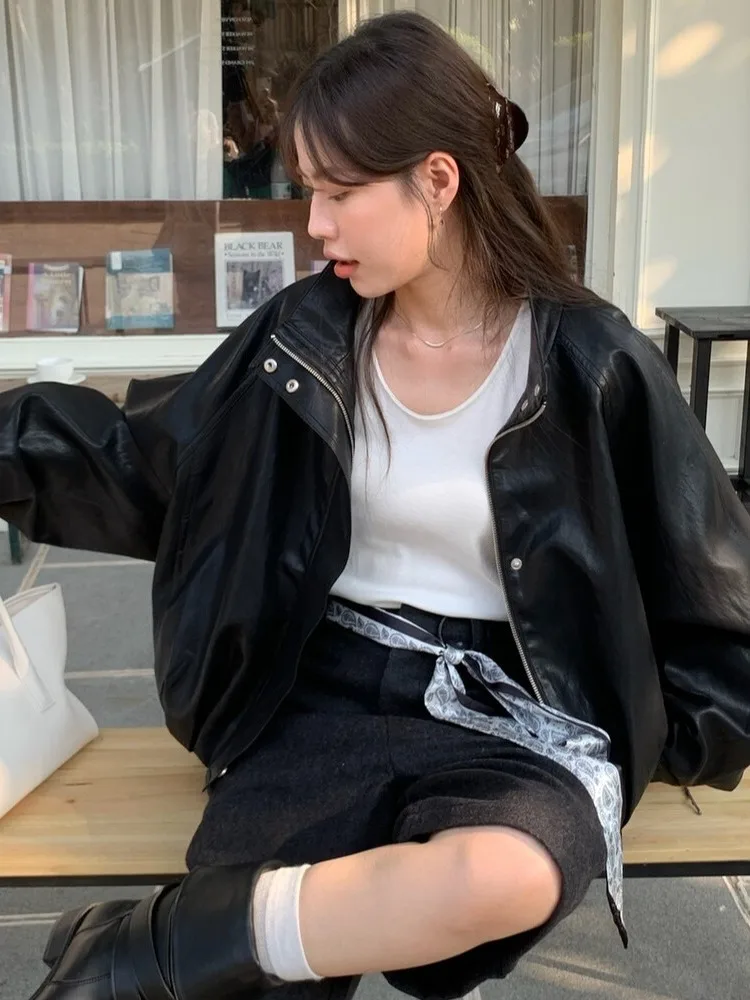 Jaqueta de Couro Fena Estilo Coreano com Gola Alta e Manga Morcego, Design Retrô Versátil em Couro PU Preto Sensação Outo...