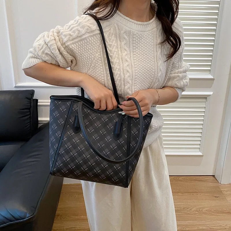 

Minimalist Vintage Crossbody Bag Women Casual Simple Messenger Solid Color Luxury High-End Trendy Best